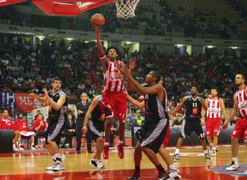 Ανετη νίκη του Ολυμπιακού, το Μαρούσι άγγιξε το θαύμα