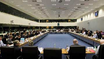 Στην «πρέσα» των Βρυξελλών το πακέτο ενίσχυσης της οικονομίας