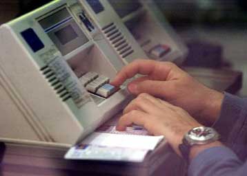 «Παγώνει» ο φόρος 10% στα τυχερά παιχνίδια μέχρι την αλλαγή του νόμου