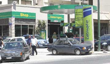 «Πράσινο φως» υπό όρους στα ΕΛΠΕ για την εξαγορά των πρατηρίων της BP