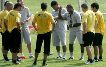 Τονοτικές «ενέσεις» από Μαζίνιο ενόψει του αγώνα με την ΑΕΚ