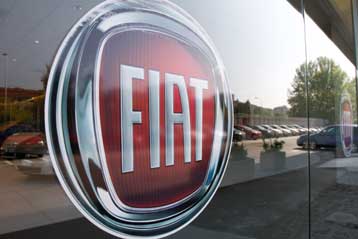 Καταβαράθρωση κερδών 95% για την Fiat, πτώση 7,7% των εσόδων της Peugeot