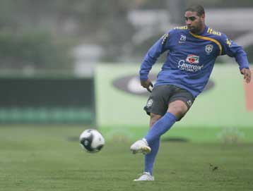 Παιχνίδια από τον μάνατζερ του Αντριάνο με Ολυμπιακό