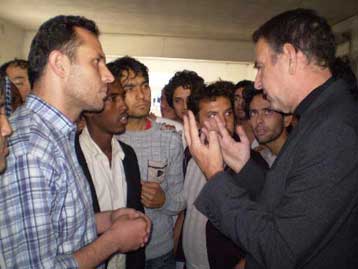 Παρέμβαση στο κέντρο κράτησης μεταναστών στην Παγανή προανήγγειλε ο Σπ.Βούγιας