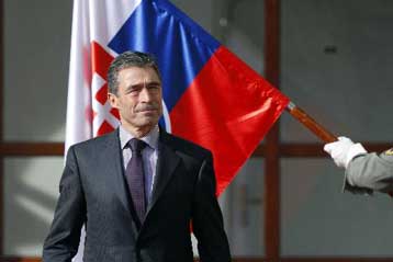 Πάσχουν σοβαρά τα οικονομικά του ΝΑΤΟ, δεν «κλείνει» ο προϋπολογισμός του 2010