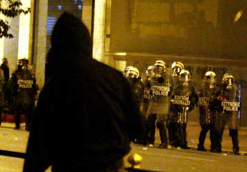 Καταργείται ο νόμος για την ποινικοποίηση της κουκούλας