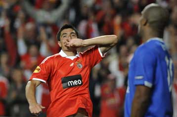 Η Μπενφίκα «διέλυσε» την Έβερτον, πρόκριση για τη Σαχτάρ με «τεσσάρα»