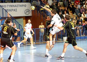 Παραδοσιακό ντέρμπι στο χάντμπολ ανάμεσα στον Πανελλήνιο και τον Φίλιππο Βέροιας