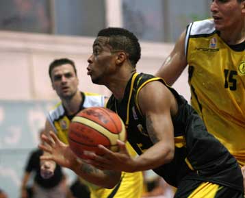 Συνεχίζει τον αγώνα δρόμου η ΑΕΚ για τα δελτία των ξένων της