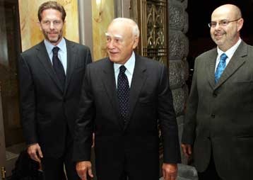 Παρουσία της πολιτειακής και πολιτικής ηγεσίας τα εγκαίνια του Εθνικού Θεάτρου