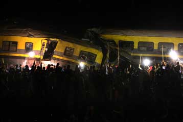 Πολύνεκρη σύγκρουση δύο επιβατικών τρένων στην Αίγυπτο