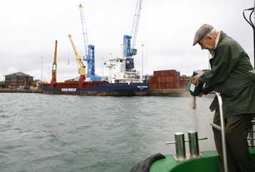 Στη θάλασσα σκορπίστηκαν οι στάχτες της τελευταίας επιζήσασας του Τιτανικού