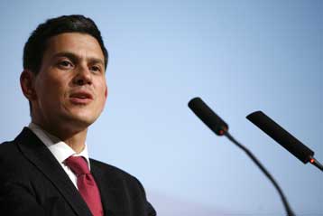 «Δεν έχω ευρωπαϊκές βλέψεις» δηλώνει ο Βρετανός ΥΠΕΞ