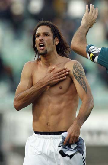 Ο Αμαουρί λύτρωσε τη Γιουβέντους, ανατροπή για Μίλαν με Νέστα