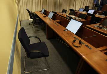 Διεκόπη η δίκη του Ράντοβαν Κάρατζιτς