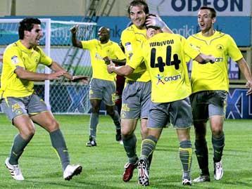 Βαρύ κλίμα στην Καβάλα για Παπακώστα, οι Γάλλοι «στέλνουν» τον Χατζιμπέγκιτς