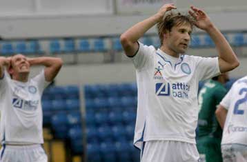 Οπαδοί του Ηρακλή έκαναν την… Τροχαία για να μιλήσουν με τους παίκτες