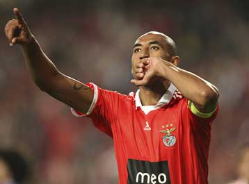 Η Μπενφίκα ανανέωσε το συμβόλαιο του «αρχηγού» Λουιζάο έως το 2013