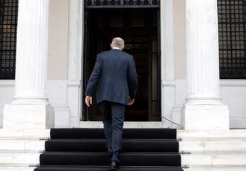 Ανακατανομή των αρμοδιοτήτων σε δώδεκα υπουργεία