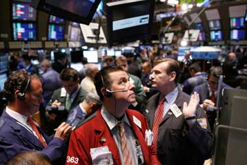 Πτωτικά έκλεισαν τη Δευτέρα οι ευρωπαϊκές αγορές και η Γουόλ Στριτ