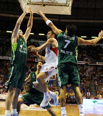 Βαριά ήττα του Ολυμπιακού στη Μάλαγα, στη «μάχη» ΠΑΟ και Μαρούσι