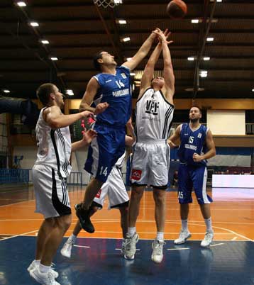Στους ομίλους ο Πανελλήνιος παρά την ήττα του (79-74) από τη Ρίγα