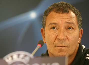 Ο Τεν Κάτε επιβεβαίωσε τις τάσεις φυγής του μέσω… UEFA