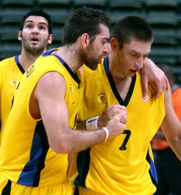 Θετικοί στη νέα γρίπη Καϊμακόγλου και Πελεκάνος