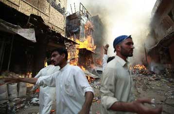 Ξεπέρασαν τους 100 οι νεκροί από το μακελειό στο Πακιστάν