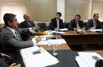 Ενίσχυση των εγγυήσεων στις εργασιακές σχέσεις προανήγγειλε ο Ανδρ.Λοβέρδος