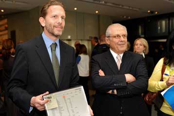 Ο εκατομμυριοστός επισκέπτης του Νέου Μουσείου της Ακρόπολης ο υπουργός Πολιτισμού