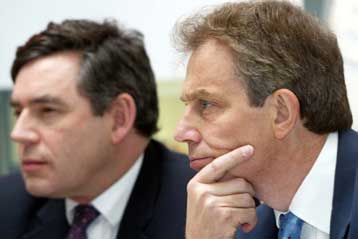 Φίλους και εχθρούς μετρά στις Βρυξέλλες η υποψηφιότητα Μπλερ για την προεδρία της ΕΕ