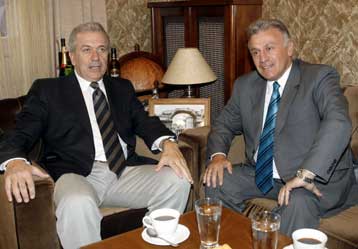 Συμβιβαστική πρόταση Αβραμόπουλου για εκλογή προέδρου από τη βάση