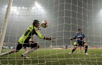 Τάσεις αυτοκτονίας από την Ίντερ, που όμως γλίτωσε το… εγκεφαλικό