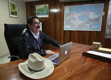 Υπεγράφη συμφωνία μεταξύ Σελάγια-Μιτσελέτι για τον τερματισμό της κρίσης στην Ονδούρα