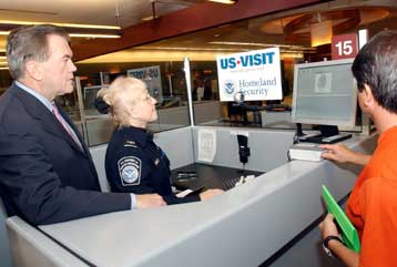 Έτοιμος να άρει ο Μπαράκ Ομπάμα την απαγόρευση εισόδου στις ΗΠΑ σε φορείς του HIV