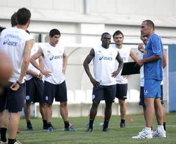 Το… 2006 ελπίζουν να θυμηθούν οι Περιστεριώτες, όταν είχαν κερδίσει τον Ολυμπιακό