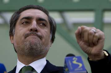 Προς αποχώρηση από τον β γύρο των αφγανικών εκλογών ο αντίπαλος του Καρζάι