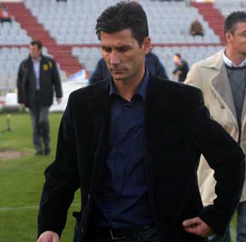 Αιχμές Ουζουνίδη κατά Σπάθα και ηρεμία του Μαζίνιο παρά τις φήμες