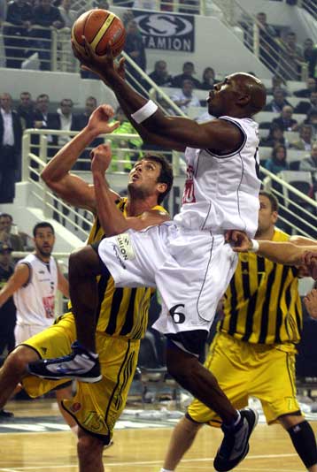 Με… ιστορικό 35άρι έριξε ο ΠΑΟΚ στον Αρη στην κατάμεστη Πυλαία