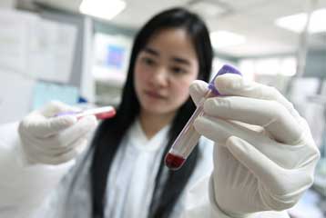 Επιβεβαιώνονται οι προκαταρκτικές ενδείξεις για το εμβόλιο του HIV