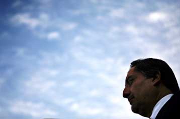 Αποχώρησε από τον β γύρο των εκλογών στο Αφγανιστάν ο αντίπαλος του Καρζάι