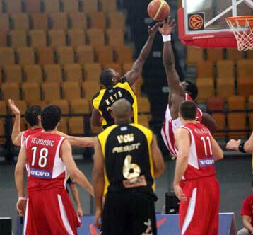 Κέρδισε αλλά δεν έπεισε ο Ολυμπιακός, περίπατος του Παναθηναϊκού