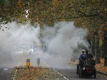 Εικόνες μίας άλλης εποχής αναβίωσαν στους βρετανικούς δρόμους
