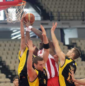 Σούπερ Κλέιζα ανατρέπει με ερωτηματικά το κλίμα στον Ολυμπιακό