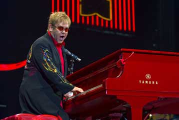 Τρεις συναυλίες του ακύρωσε ο Έλτον Τζον εξαιτίας ασθένειας