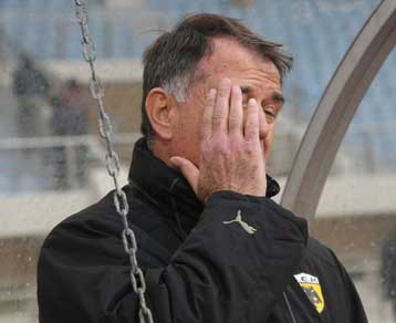 Οι αποδοκιμασίες των οπαδών της ΑΕΚ και το κομπολόι του Ντούσκο που έγινε πουράκι