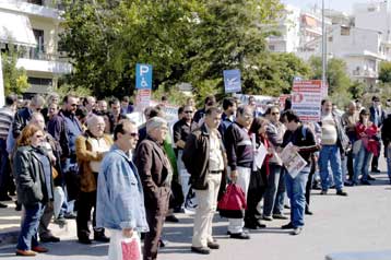 Πορεία προς τη Βουλή από συμβασιούχους της Ολυμπιακής