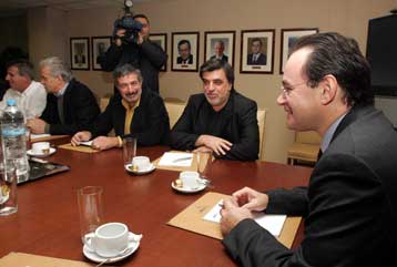 Αυξήσεις με βάση το κόστος ζωής ζήτησε από την κυβέρνηση το προεδρείο της ΑΔΕΔΥ