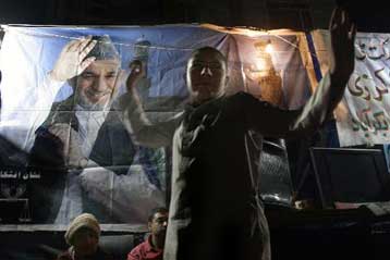 Νικητής των προεδρικών εκλογών του Αφγανιστάν ανακηρύχθηκε ο Χαμίντ Καρζάι